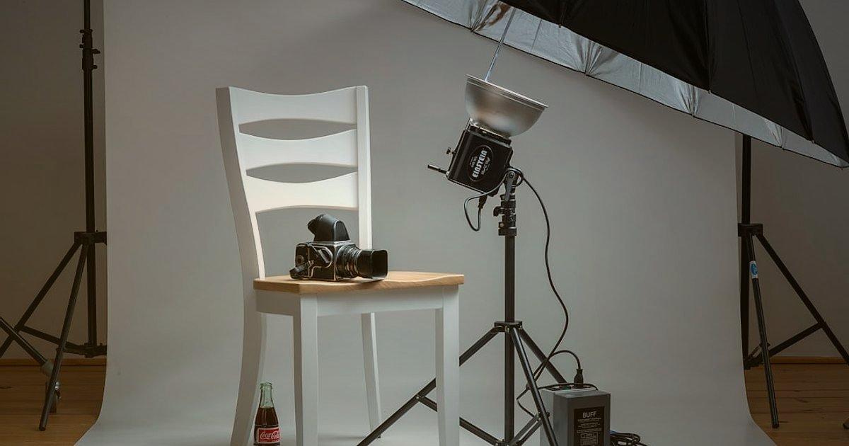 Dropshipping Başlangıç Rehberi 2026: Stoksuz Satışla Hızla Başlayın! - minimalist studio setup product photography lighting