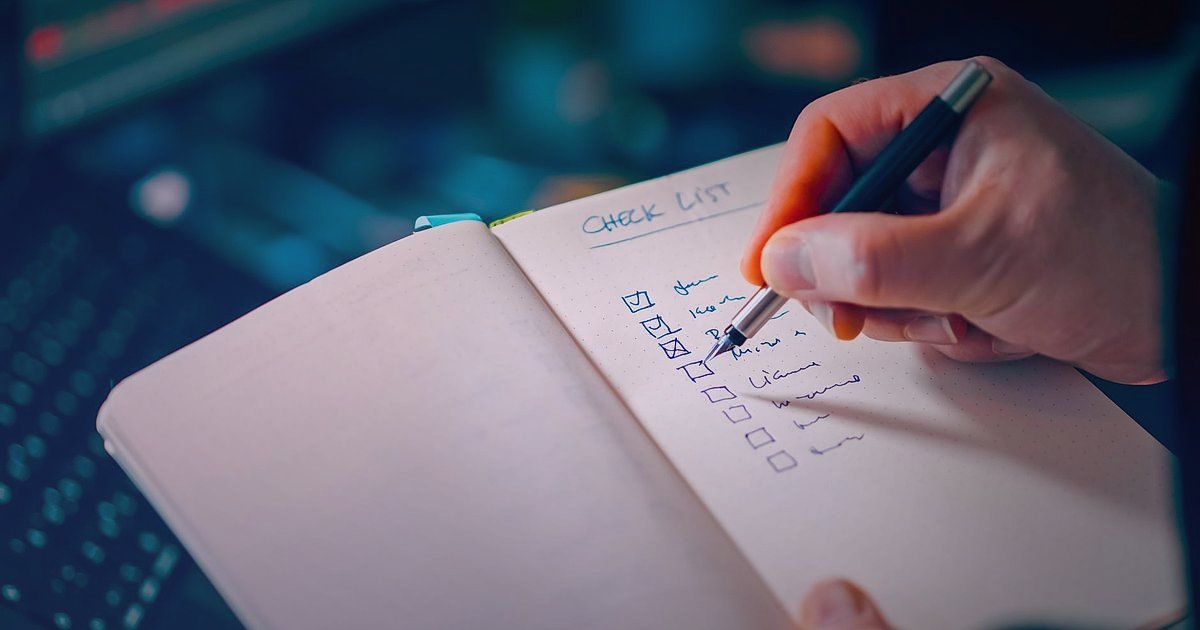 Dropshipping Bayilik Nasıl Alınır? 2026 Şartları ve Firmalar - checklist document with checkmarks computer screen