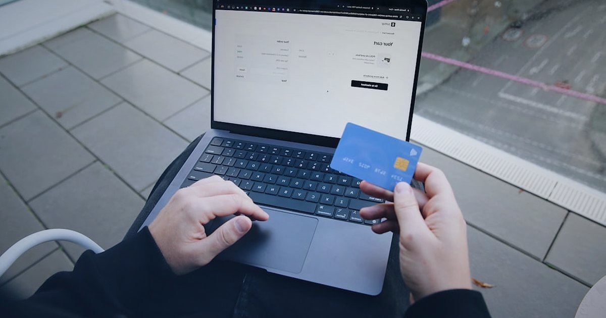 Dropshipping From Turkey: 2026'da Küresel Pazarda Başarıya Ulaşın! - person securely entering credit card details on tablet with Turkish lira symbols