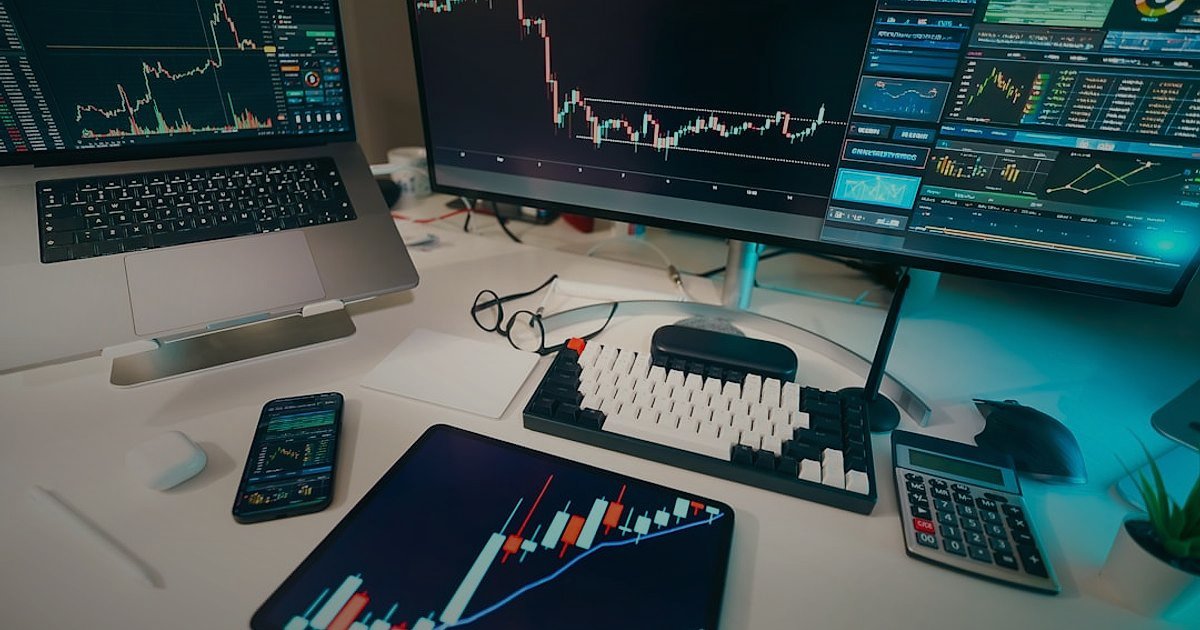 Dropshipping Karlılık Hesaplama 2026: Gizli Giderler ve Kâr Optimizasyonu - dashboard with graphs and charts on a computer screen