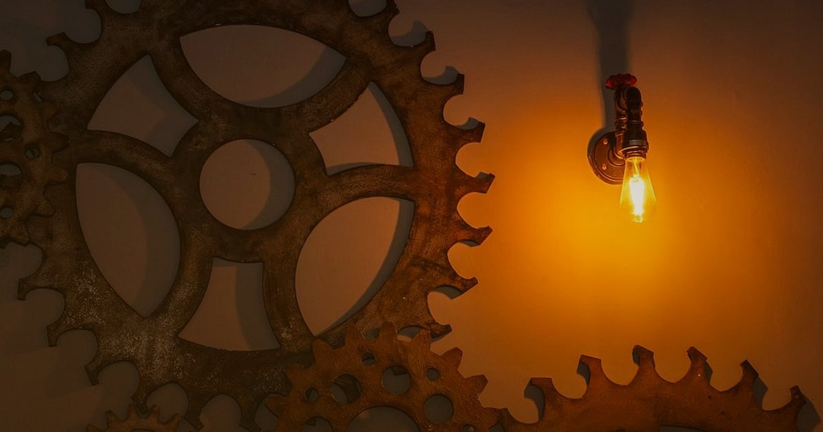 Dropshipping Nedir 2026? Stoksuz Satışla E-Ticarette Yeni Bir Dönem - lightbulb with gears inside representing innovation and strategy