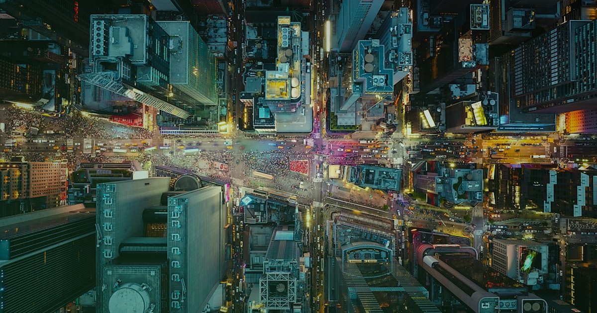 Dropshipping Nedir? Nasıl Yapılır? 2026 Detaylı Rehber - futuristic cityscape with interconnected digital networks