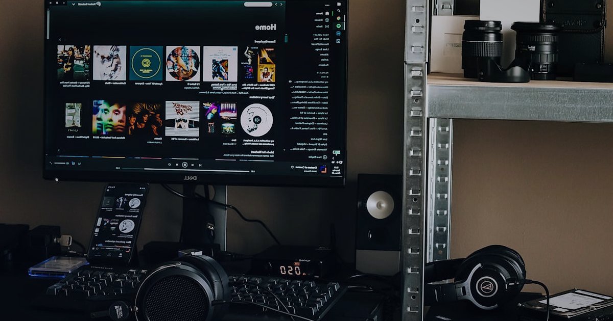 Dropshipping Rehberi 2026: Stoksuz Satışla Dijital Ticarette Zirveye Ulaşın! - modern e-commerce website interface on a desktop screen