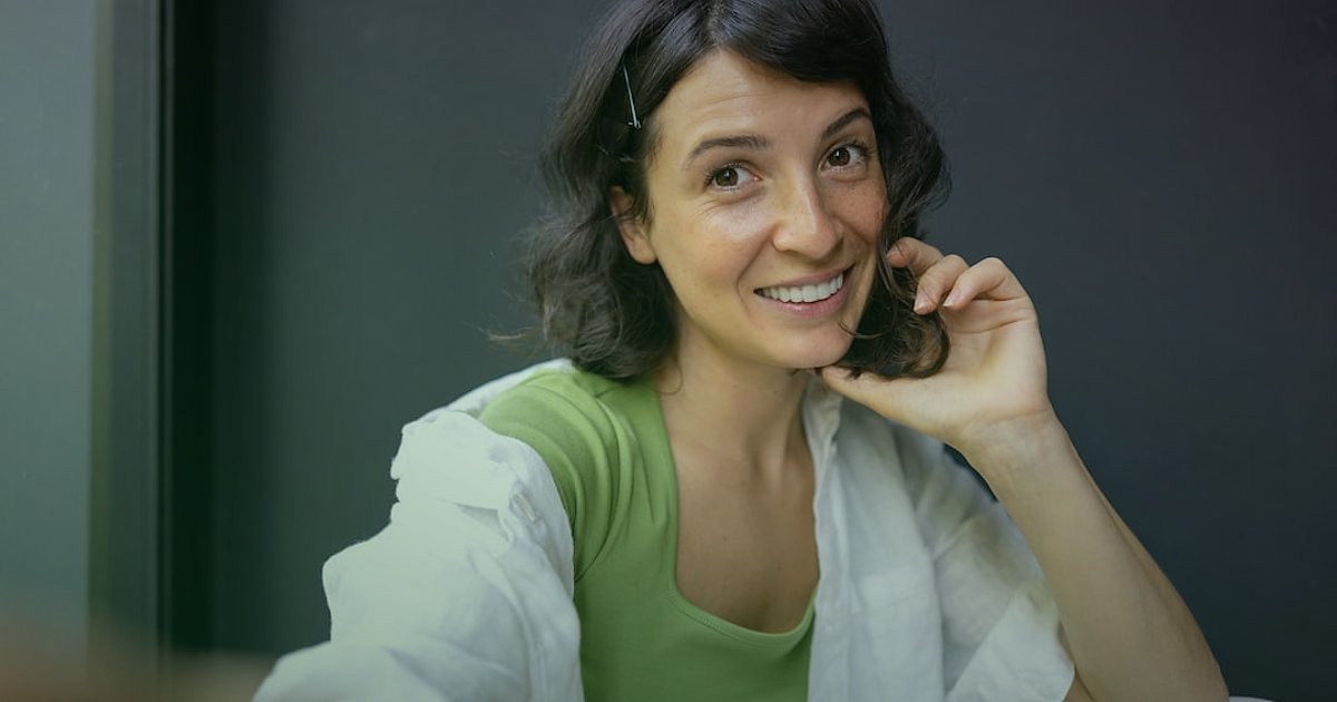 Dropshipping Rehberi 2026: Stoksuz Satışla Dijital Ticarette Zirveye Ulaşın! - customer service representative on the phone smiling