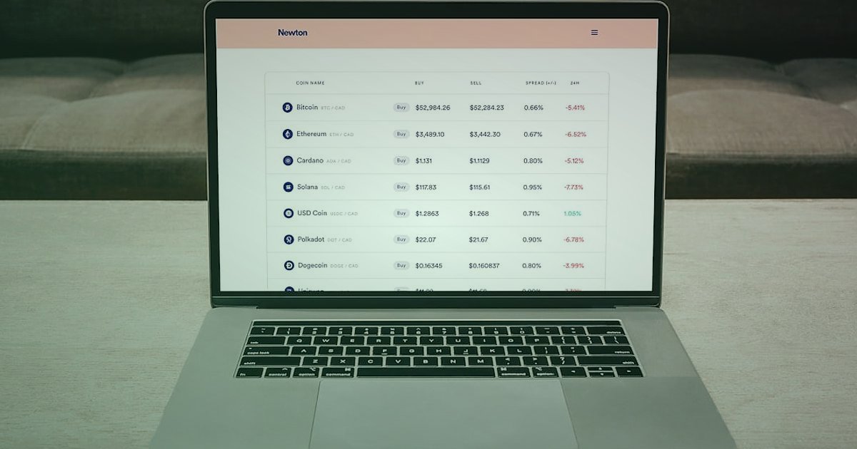 Dropshipping Rehberi 2026: Stoksuz Satışla Kârınızı Katlayın! - laptop screen displaying a modern e-commerce website dashboard