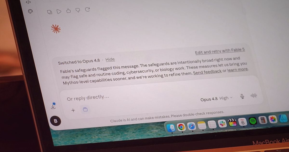 Dropshipping Sektöründe Yenilikler: 2026'da E-Ticaretin Geleceği - Email marketing campaign design on computer screen