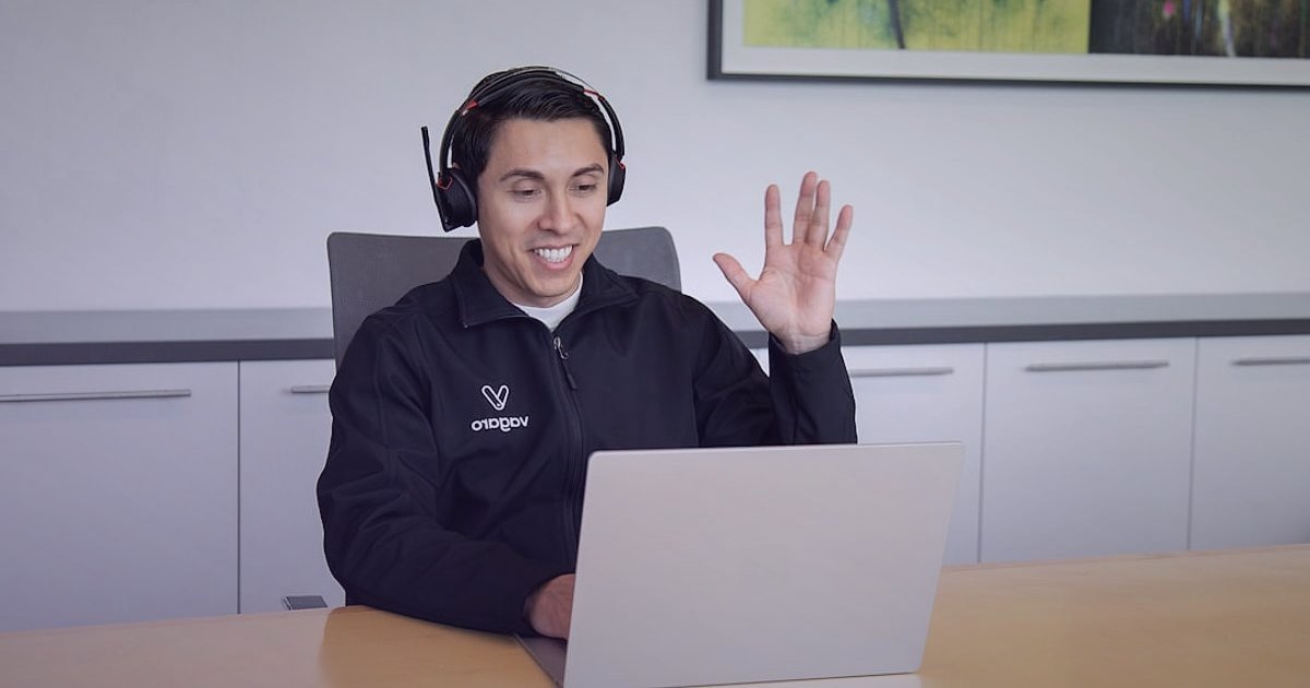 Dropshipping Trendleri 2026: Stoksuz Satışta Yeni Fırsatlar - customer service representative interacting via video call