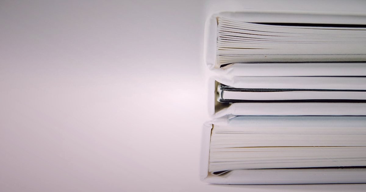 Dropshipping'de Hata Yapma: 2026'da Başarısızlığı Önlemenin 7 Altın Kuralı - stacks of legal documents and financial charts