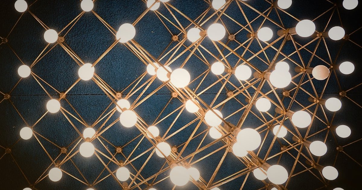 Dropshipping'de Ustalaşın: 2026'da Rekabeti Geride Bırakma Stratejileri - interconnected network of digital devices glowing nodes