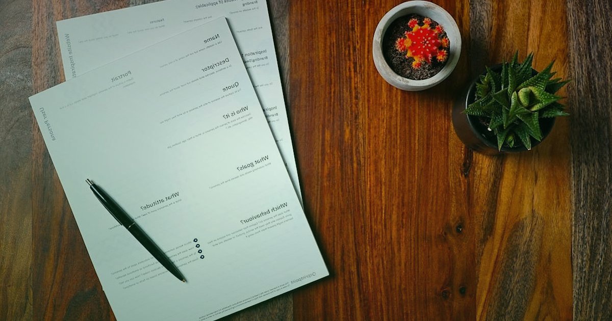 Dropshipping'de Ustalaşmak 2026: İleri Seviye Stratejiler ve Otomasyon - legal documents and compliance certificates displayed neatly on a desk