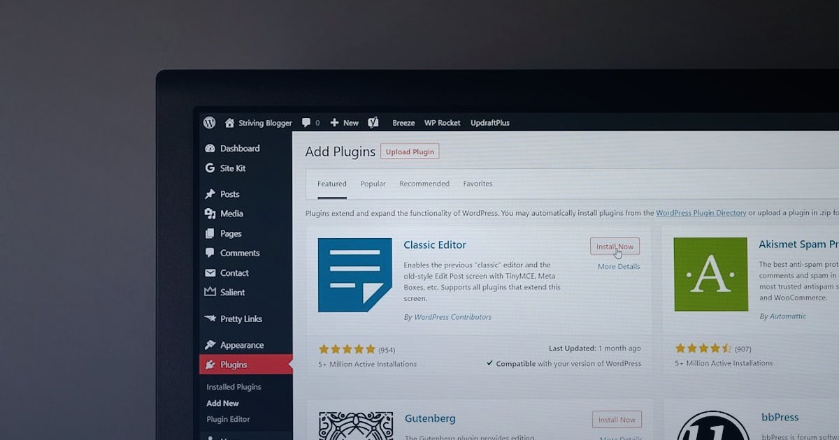 Dropshipping'e 2026'da Başlangıç: Karlı Bir E-Ticaret İmparatorluğu Kurun - Computer screen displaying a dashboard with multiple e-commerce platform integrations