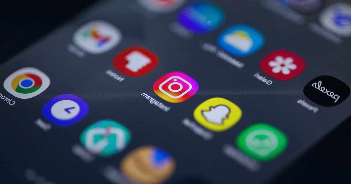 Dropshipping.gen.tr: 2026'da Pazaryeri Entegrasyonu ile Fark Yaratın! - colorful icons representing major online marketplaces connected by digital lines