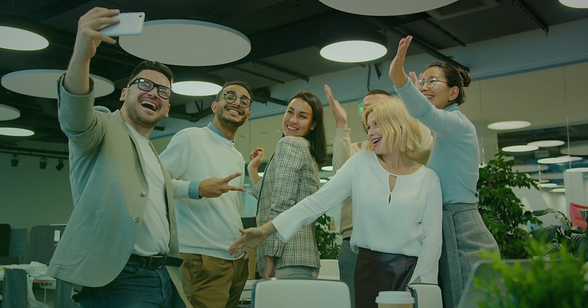 Dropshipping.gen.tr: 2026'da Tedarikçi Bulma ve Entegrasyon Devrimi - diverse group of happy people shaking hands in modern office