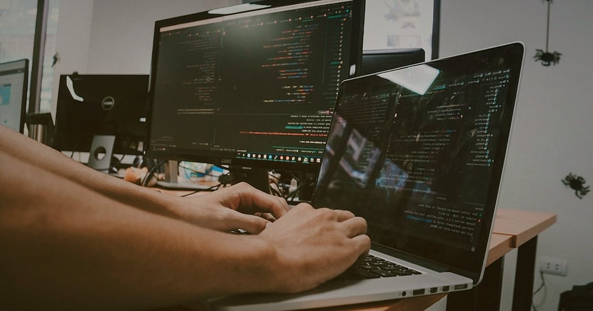 Dropshipping.gen.tr Avantajları 2026: E-Ticarette Neden Bu Platformu Seçmelisiniz? - programmer hands coding on a futuristic interface with marketplace logos