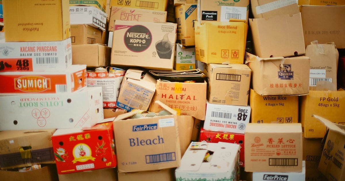 Dropshipping.gen.tr Avantajları 2026: E-Ticarette Neden Lideriz? - close-up of diverse product packaging stacked neatly