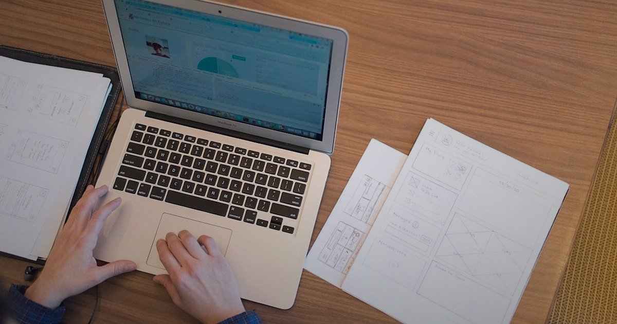 Dropshipping.gen.tr Avantajları 2026: E-Ticarette Neden Lideriz? - overhead view of a person calculating on a laptop with financial charts