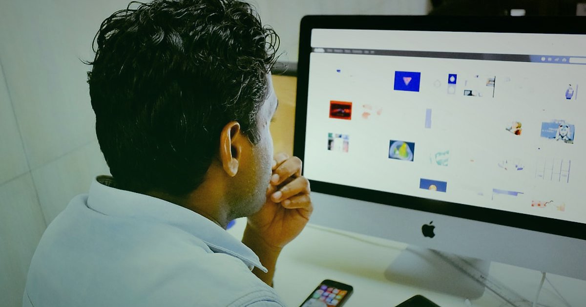 Dropshipping.gen.tr Avantajları: Pazaryeri Entegrasyonu 2026 Kolaylığı - User interacting with a clean, modern dashboard on a computer screen