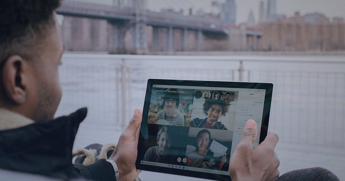 Dropshipping.gen.tr Avantajları: Pazaryeri Entegrasyonu 2026'da Nasıl Yapılır? - diverse group of people collaborating around a digital tablet displaying sales charts