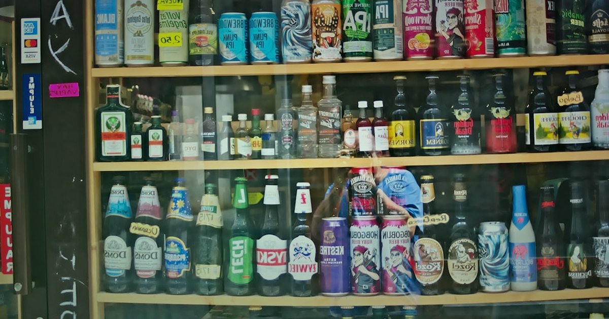 Dropshipping.gen.tr Avantajları: Pazaryeri Entegrasyonu Nasıl Yapılır? - shelves filled with various consumer products