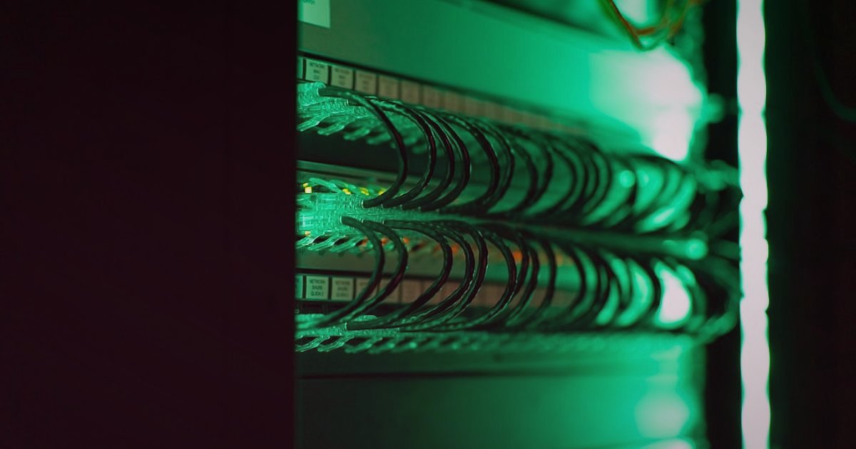 E-Ticaret Başarı Stratejileri 2026: Dijitalde Zirveye Oynayın - futuristic server room with glowing blue lights