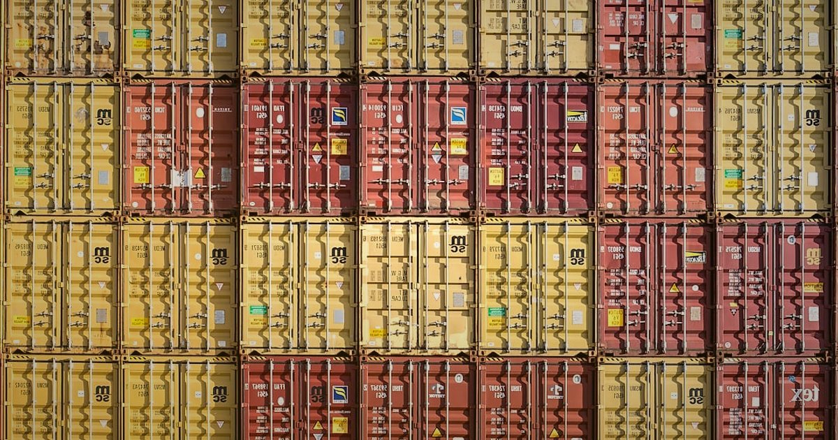 E-Ticaret Başarı Stratejileri 2026: Dijitalde Zirveye Oynayın - aerial view of many shipping containers stacked neatly