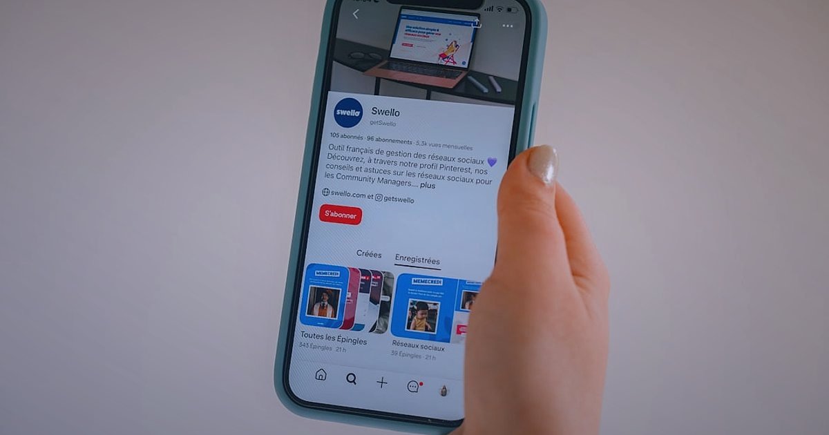 E-Ticaret Başarı Stratejileri 2026: Karlı Bir Online İş Kurun - social media feed showing product reviews and user generated content