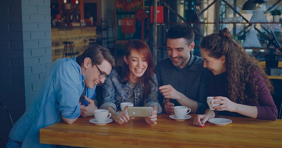 E-Ticaret Trendleri 2026: Dijital Dünyada Rekabette Öne Çıkın! - Diverse group of people leaving product reviews on digital tablet