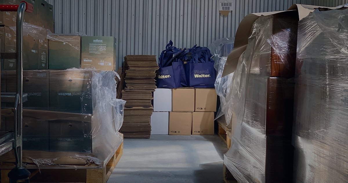 E-Ticarette 2026 Yenilikleri: Sınırları Zorlayan Trendler ve Fırsatlar - eco-friendly packaging materials stacked neatly in warehouse