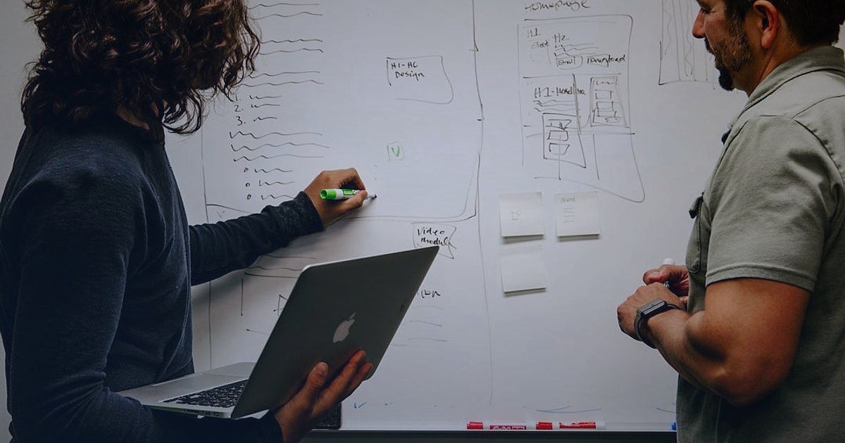 E-Ticarette Chatbot ve Müşteri Hizmetleri Otomasyonu: 2026'da Satışları Uçurun! - team collaborating on whiteboard with workflow diagram