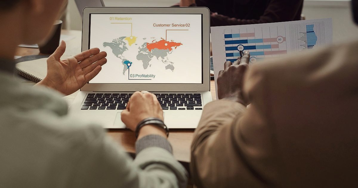 E-Ticarette Chatbot ve Müşteri Hizmetleri Otomasyonu: 2026'da Satışları Uçurun! - turkish map overlaid with digital customer support icons