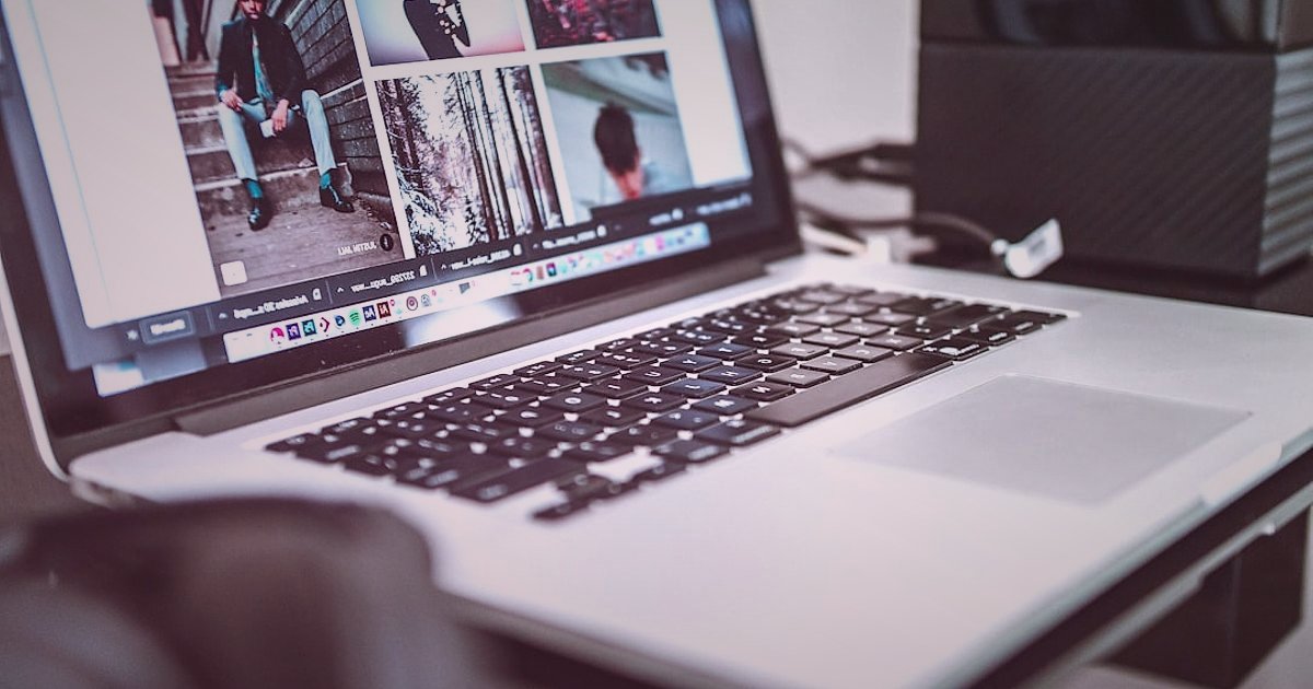 E-Ticarette Ürün Fotoğrafçılığı: 2026'da Satışlarınızı Uçuracak Görsel Stratejiler - graphic designer editing product photos on a computer screen in a modern office