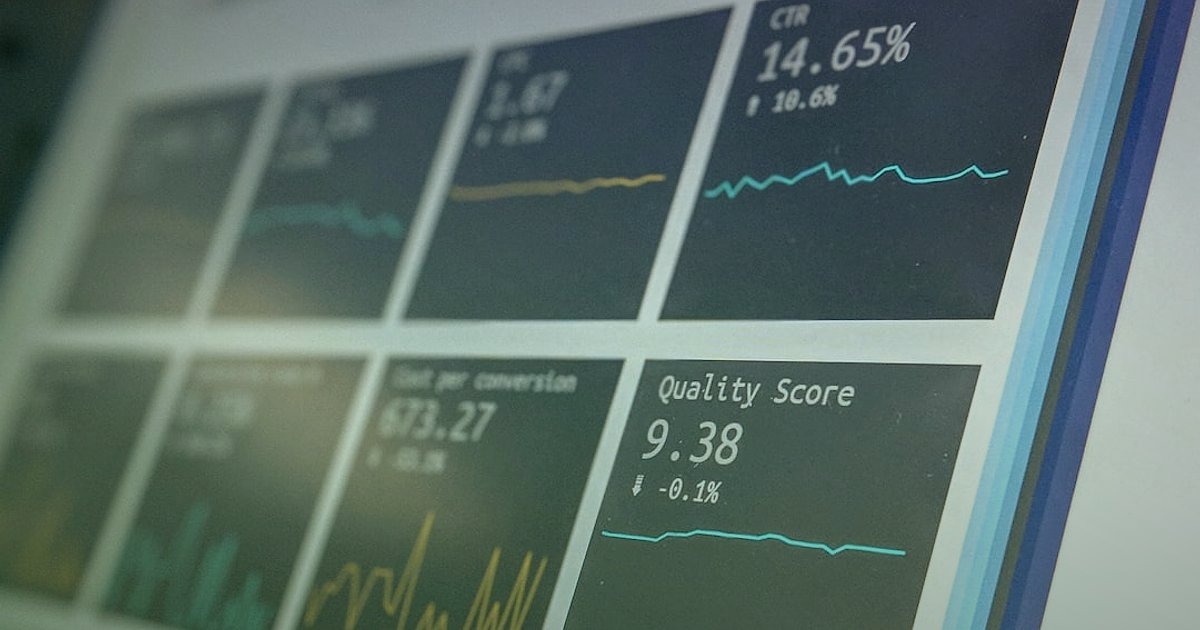 E-Ticarette Yapay Zeka Devrimi: 2026'da Sektörü Yeniden Şekillendiren Teknolojiler - AI algorithm analyzing customer purchase history website