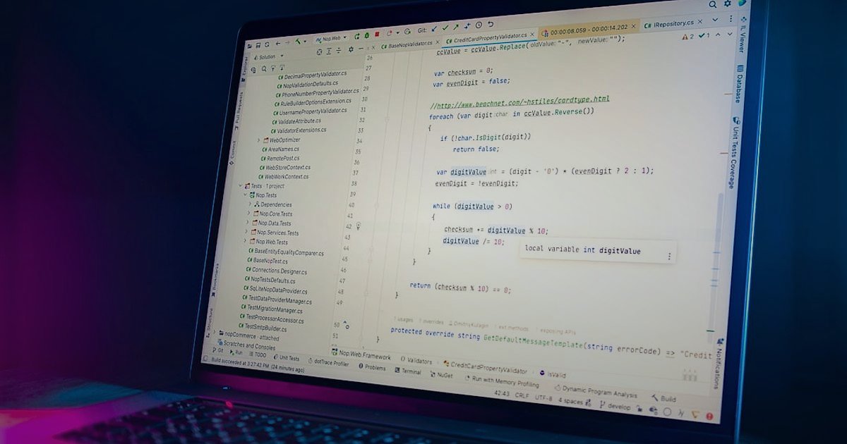 E-Ticarette Yapay Zeka Devrimi: 2026'da Sektörü Yeniden Şekillendiren Teknolojiler - AI writing assistant generating blog post on computer screen