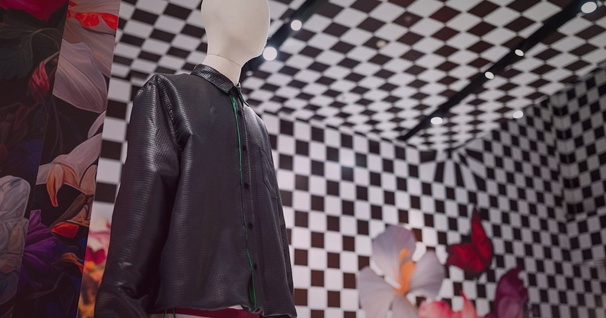 Erkek Fantezi Body & Bodysuit: Güvenilir Tedarikçi Bulma ve Doğrulama 2026 - diverse leather fetish outfits displayed on mannequins