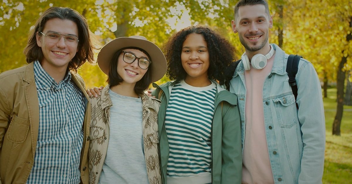 Erkek Pantolon & Jean Alıcısını Anlamak: 2026'da Kimler Satın Alıyor ve Neden? - diverse group of college students laughing outdoors campus
