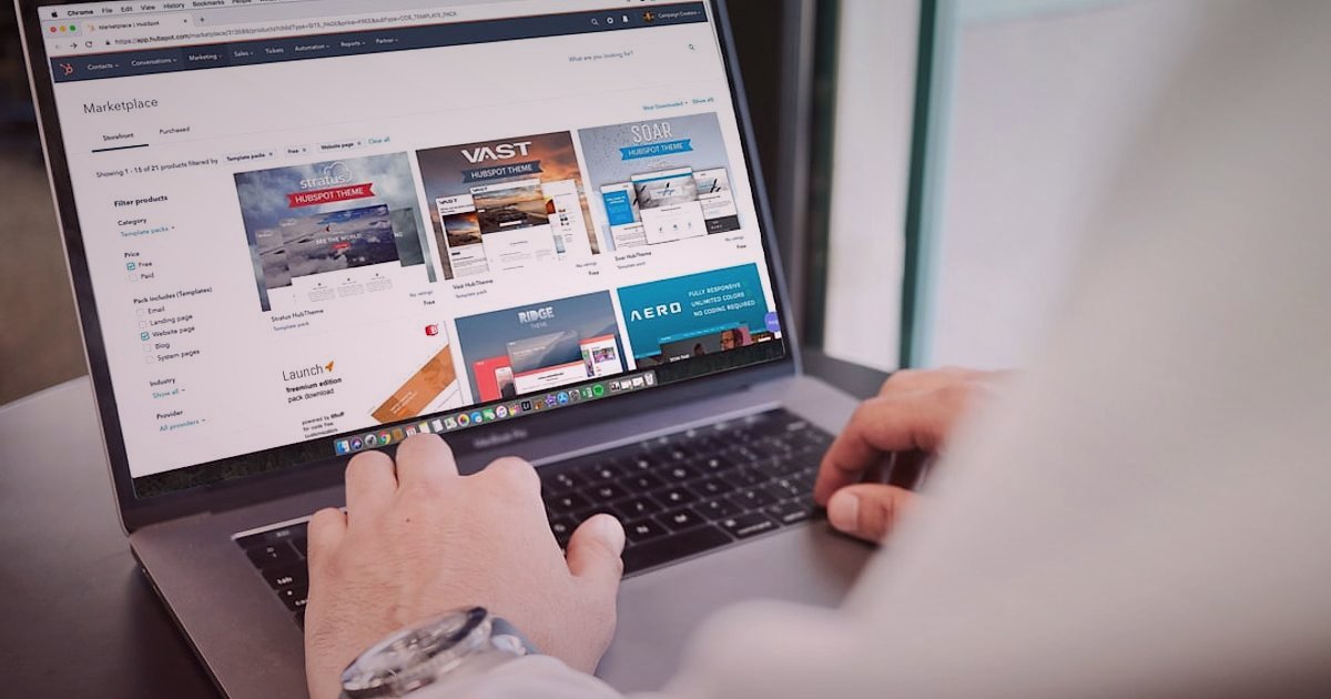 ETBİS Kaydı Nedir? E-Ticaret İçin Zorunlu Mu? 2026 Güncel Bilgi - user filling online registration form on a computer