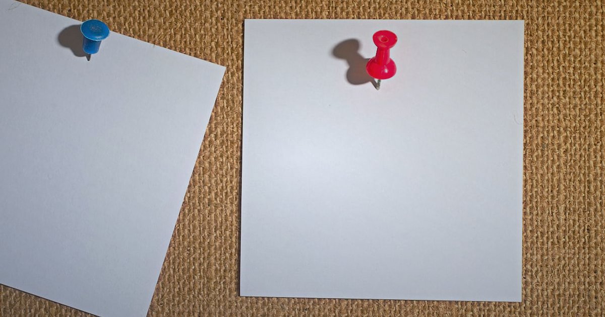 Günlük Ayakkabı Ürün Açıklaması ve Başlıkları: 2026'da Satışları Patlatın! - bullet points list on white paper background notepad