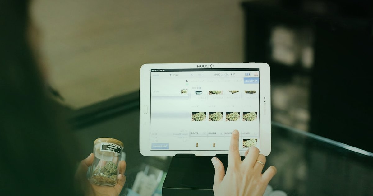 Güvenli Adımlarla Salon & Oturma Grubu Tedarikçisi Seçimi: 2026 Rehberi - secure online payment transaction on a tablet screen