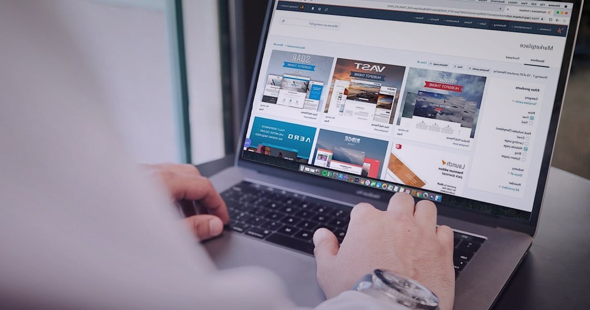 Halı Satışında Kâr Marjı ve Fiyat Belirleme: 2026 Rehberi ile Maksimum Kazanç - hand holding credit card over online marketplace interface with a detailed carpet product listing