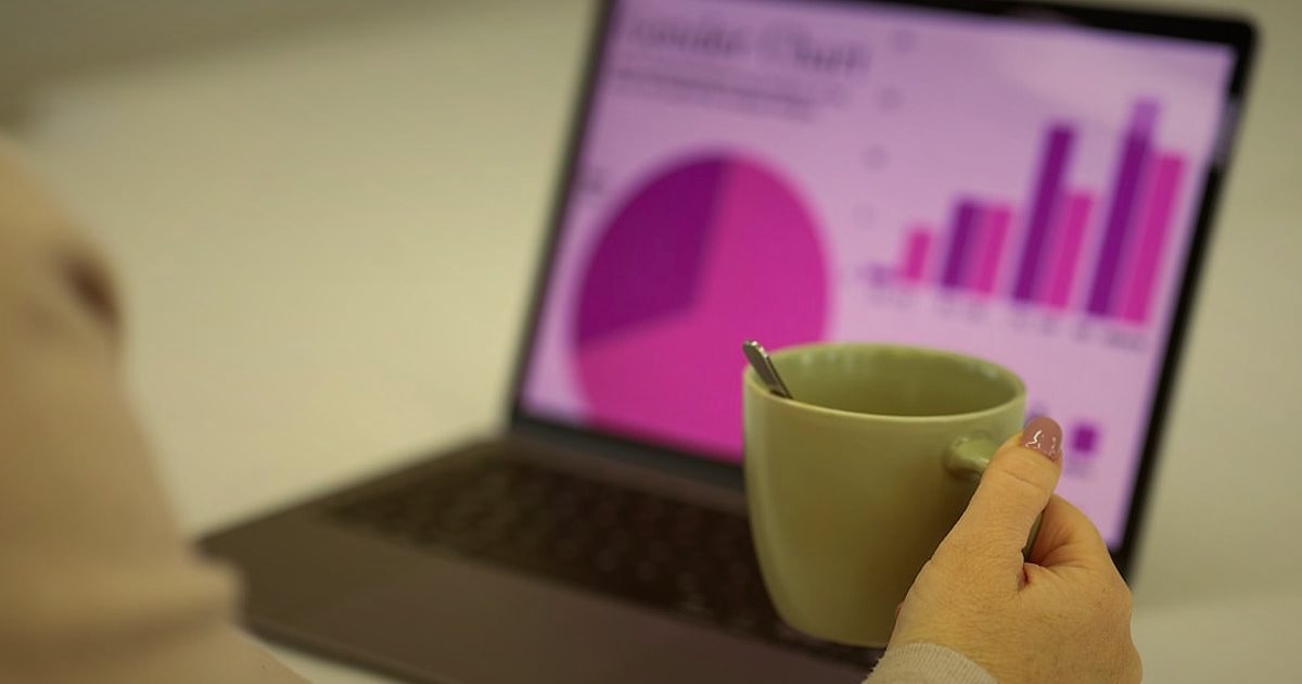 Hepsiburada Satıcı Olma 2026: Komisyonlar, Başvuru ve Kârlılık Rehberi - person using a laptop with analytics charts and graphs on the screen
