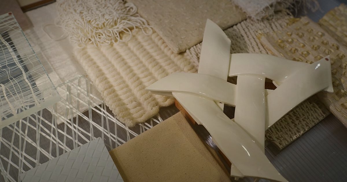 Hobi ve El Sanatları Malzemeleri Lojistiği 2026: Kargo, Paketleme ve Teslimatta Zirveye Çıkın! - various protective packaging materials surrounding a delicate ceramic artwork