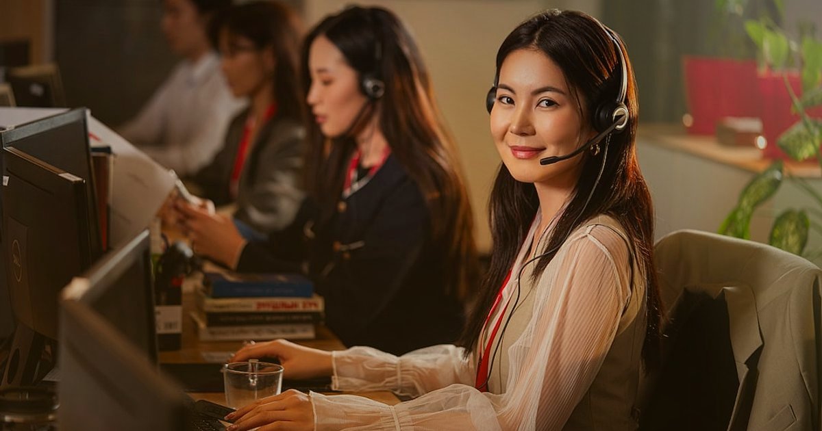İleri Seviye Dropshipping: 2026'da E-Ticarette Başarıya Ulaşmanın Yolları - customer support team working on computers