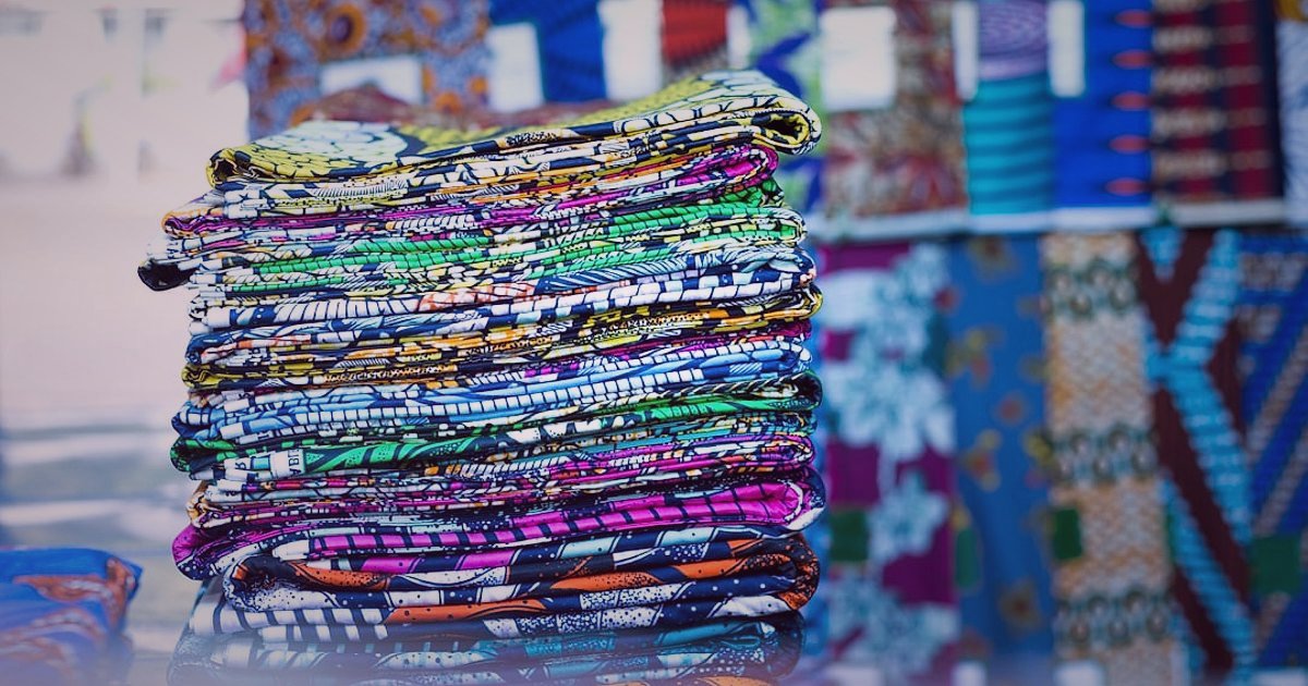 Kârlı Nevresim Takımı Satışı: Yeni Başlayanların 2026'da Kaçınması Gereken Kritik Hatalar - diverse patterned duvet covers stacked neatly