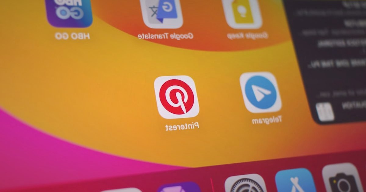 Kârlı Satışın Sırrı: Araç Şarj Cihazı İçin Pazaryeri Komisyonları ve Seçim Rehberi 2026 - diverse marketplace logos on digital screen