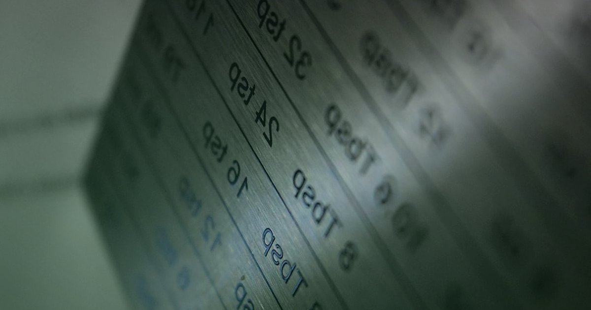 Kürek Makinesi Pazaryeri Seçimi 2026: Komisyonlar ve Rekabet Analizi - close-up product comparison chart numbers