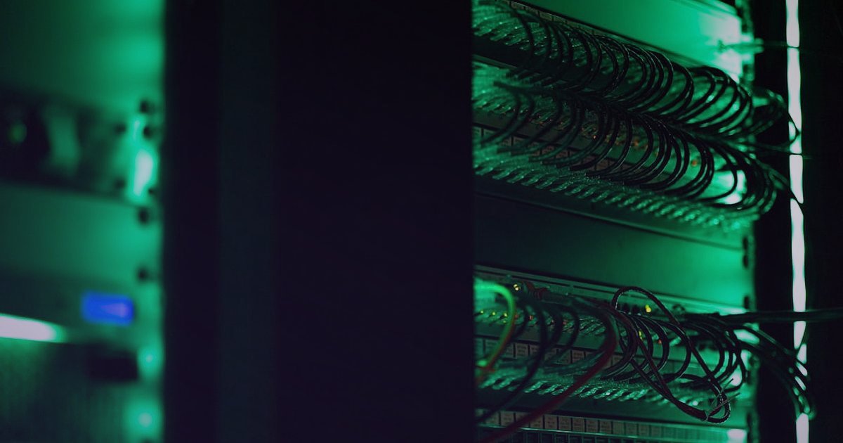 KVKK Uyumlu E-Ticaret: 2026'da Kişisel Veri Güvenliği Rehberi - server room with blinking lights security