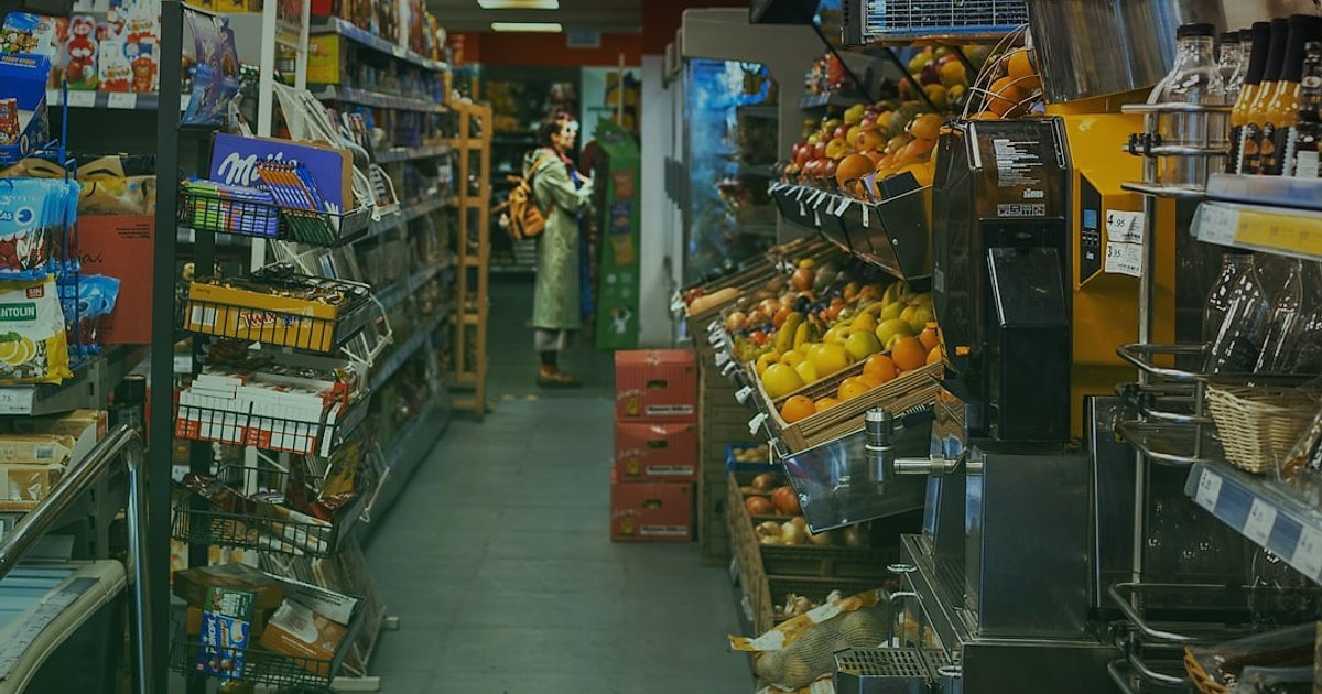 Meyve Suyu Dropshipping: 2026'da Stoksuz Satışta Süreklilik Sırları - empty shelves in a supermarket aisle where fruit juices should be