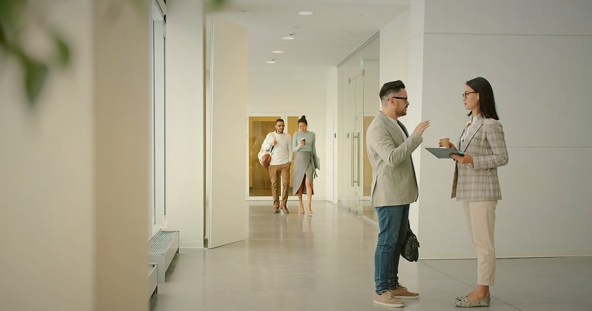 Meyve Suyu Dropshipping: 2026'da Stoksuz Satışta Süreklilik Sırları - multiple diverse business partners shaking hands in a modern office