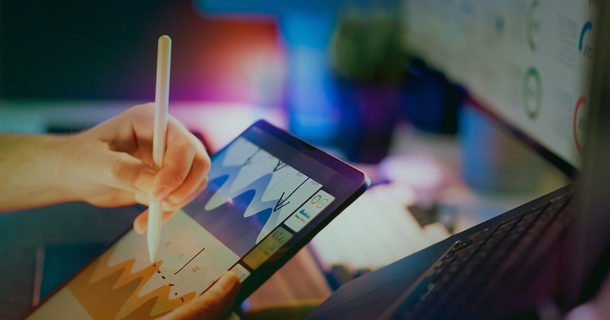 Mikro Niş Dropshipping: 2026'da Düşük Rekabetle Yüksek Kâr Fırsatları! - person analyzing data on multiple screens, charts and graphs visible
