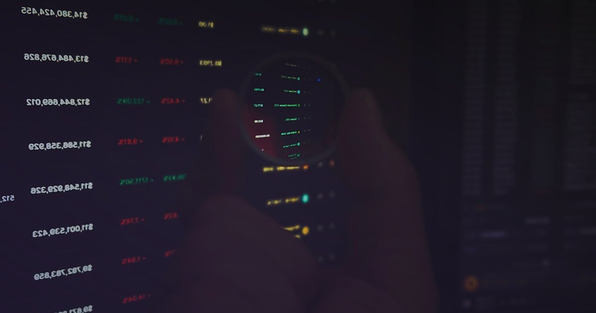 Mobilya Dropshipping Stok Yönetimi 2026: Tedarik Zinciri Sırları - person interacting with a futuristic dashboard displaying inventory data